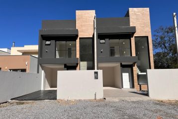 REF 303- SOBRADO TRIPLEX PRAINHA FRENTE  1 E 2